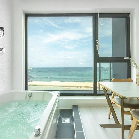 Goseong Littlesquare Oceanview Pension Exteriör bild