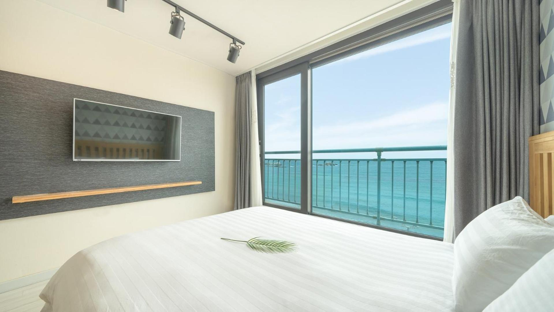 Goseong Littlesquare Oceanview Pension Rum bild