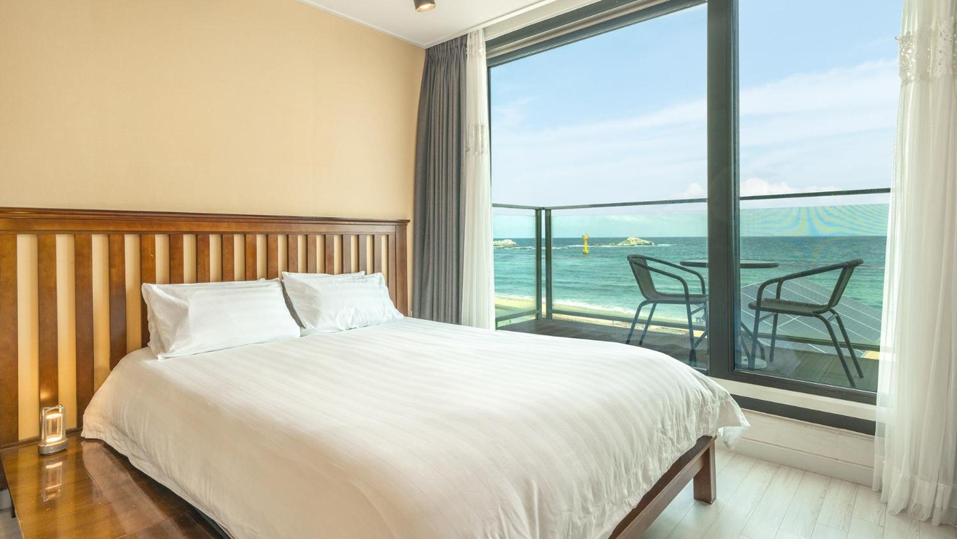 Goseong Littlesquare Oceanview Pension Rum bild