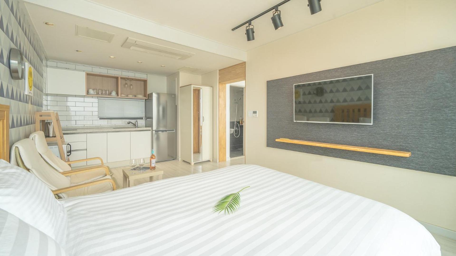 Goseong Littlesquare Oceanview Pension Rum bild