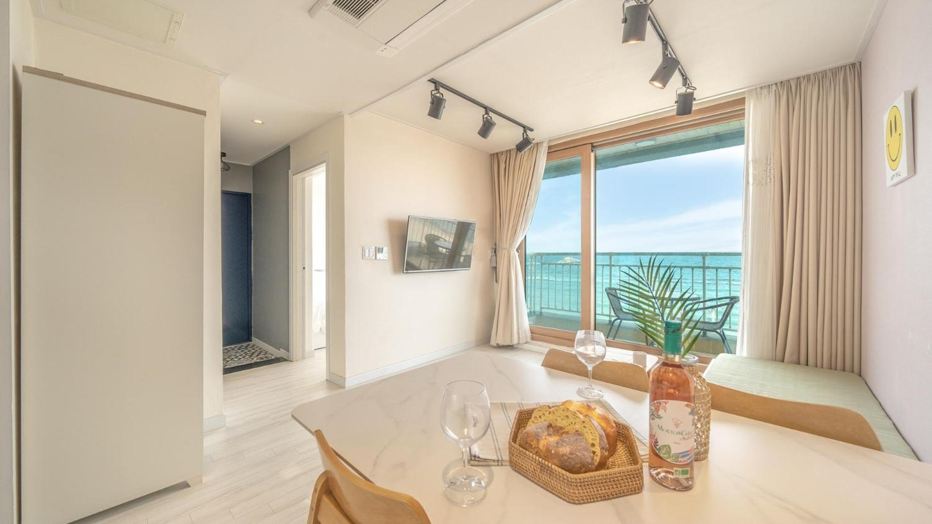 Goseong Littlesquare Oceanview Pension Rum bild