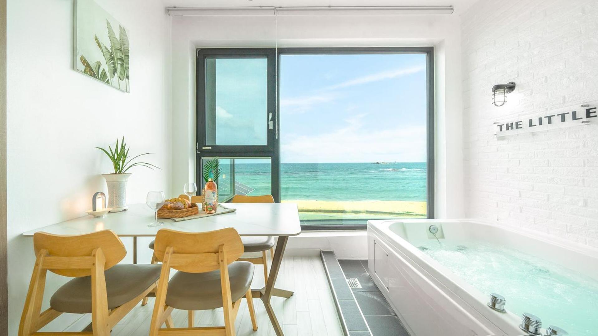 Goseong Littlesquare Oceanview Pension Rum bild