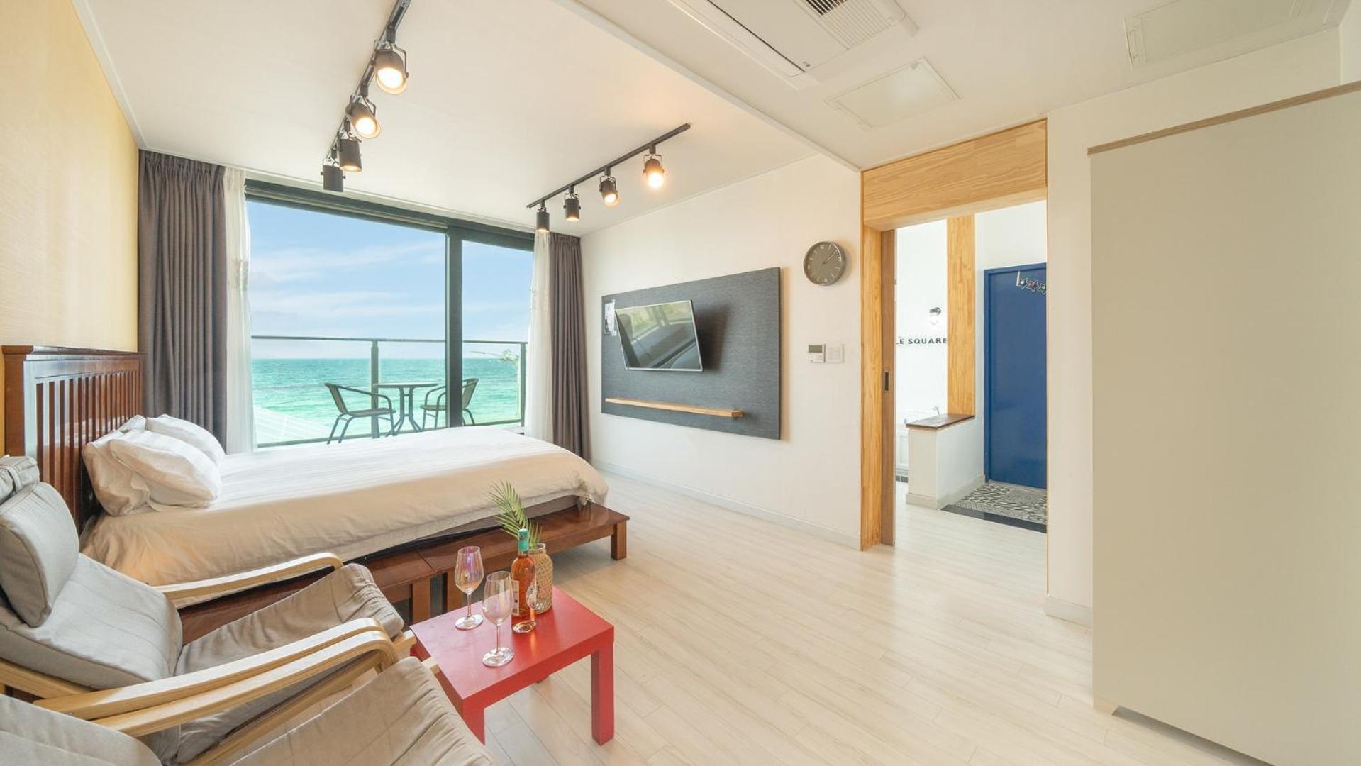 Goseong Littlesquare Oceanview Pension Rum bild