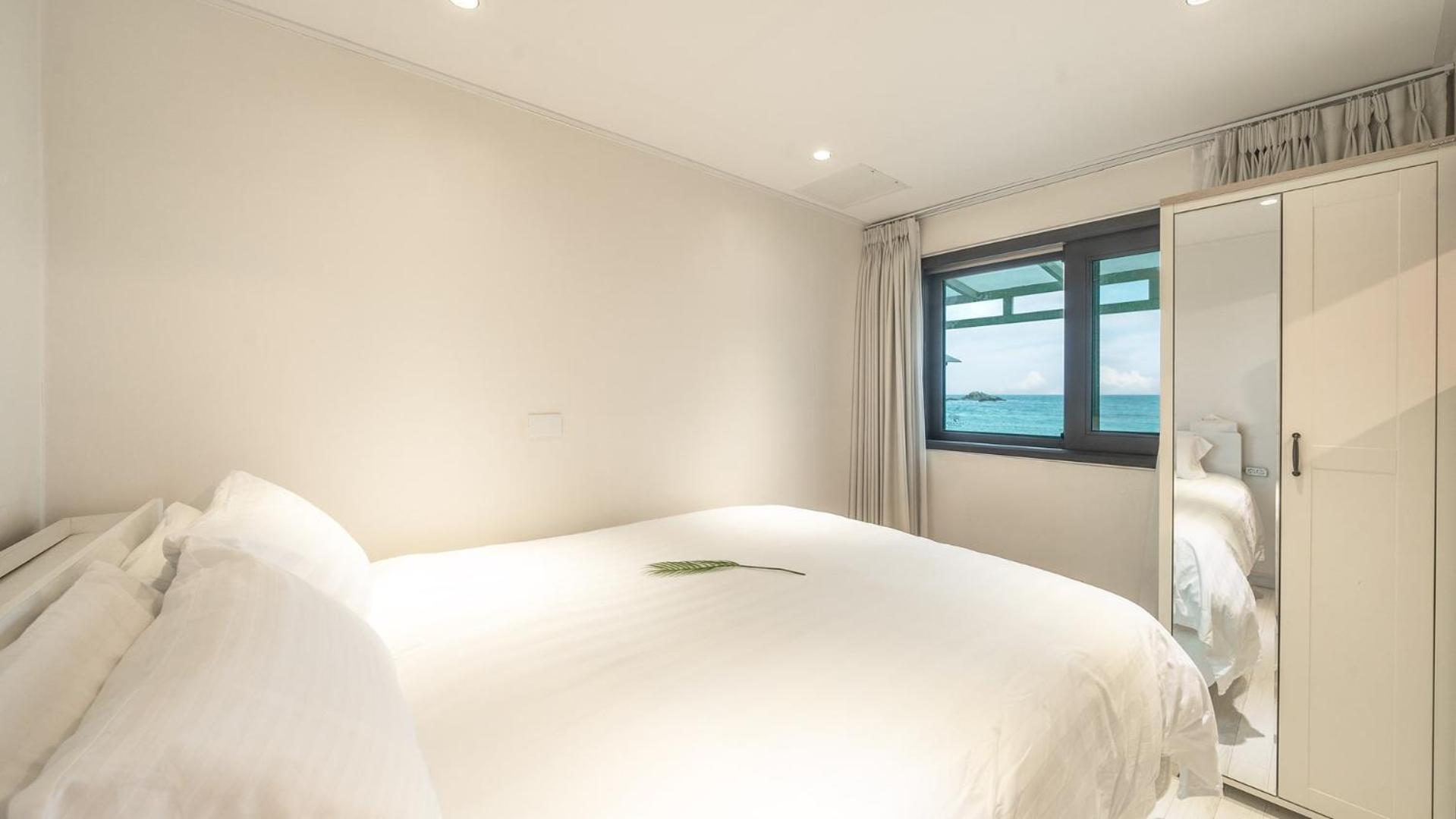 Goseong Littlesquare Oceanview Pension Rum bild