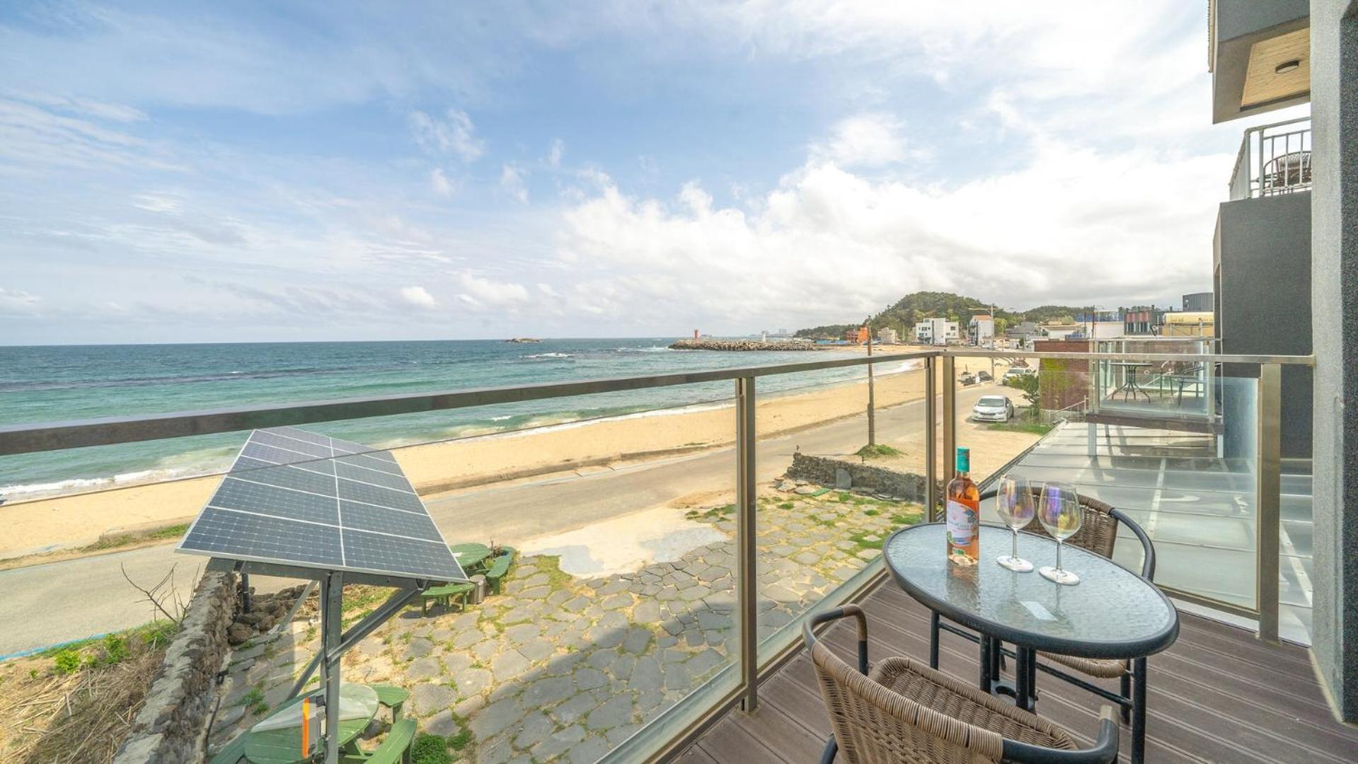 Goseong Littlesquare Oceanview Pension Rum bild