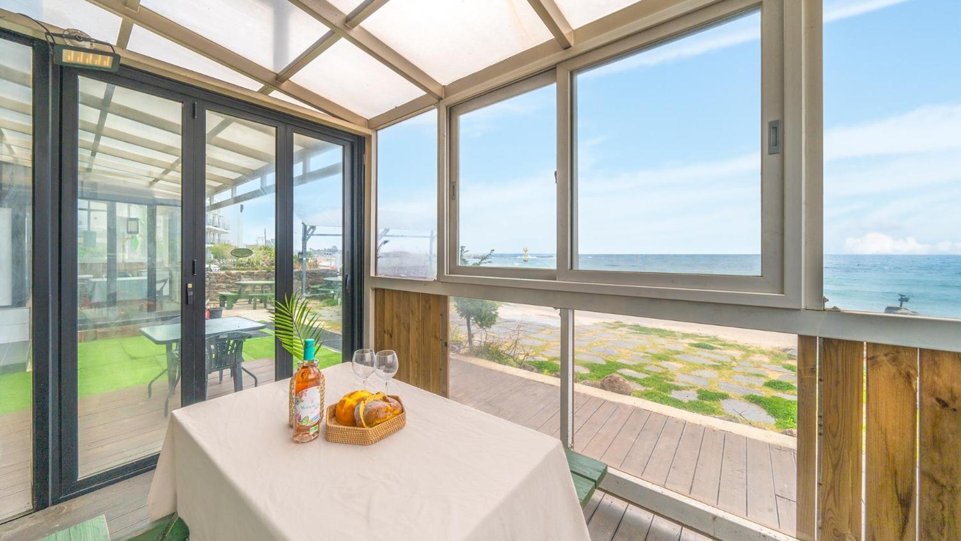 Goseong Littlesquare Oceanview Pension Rum bild